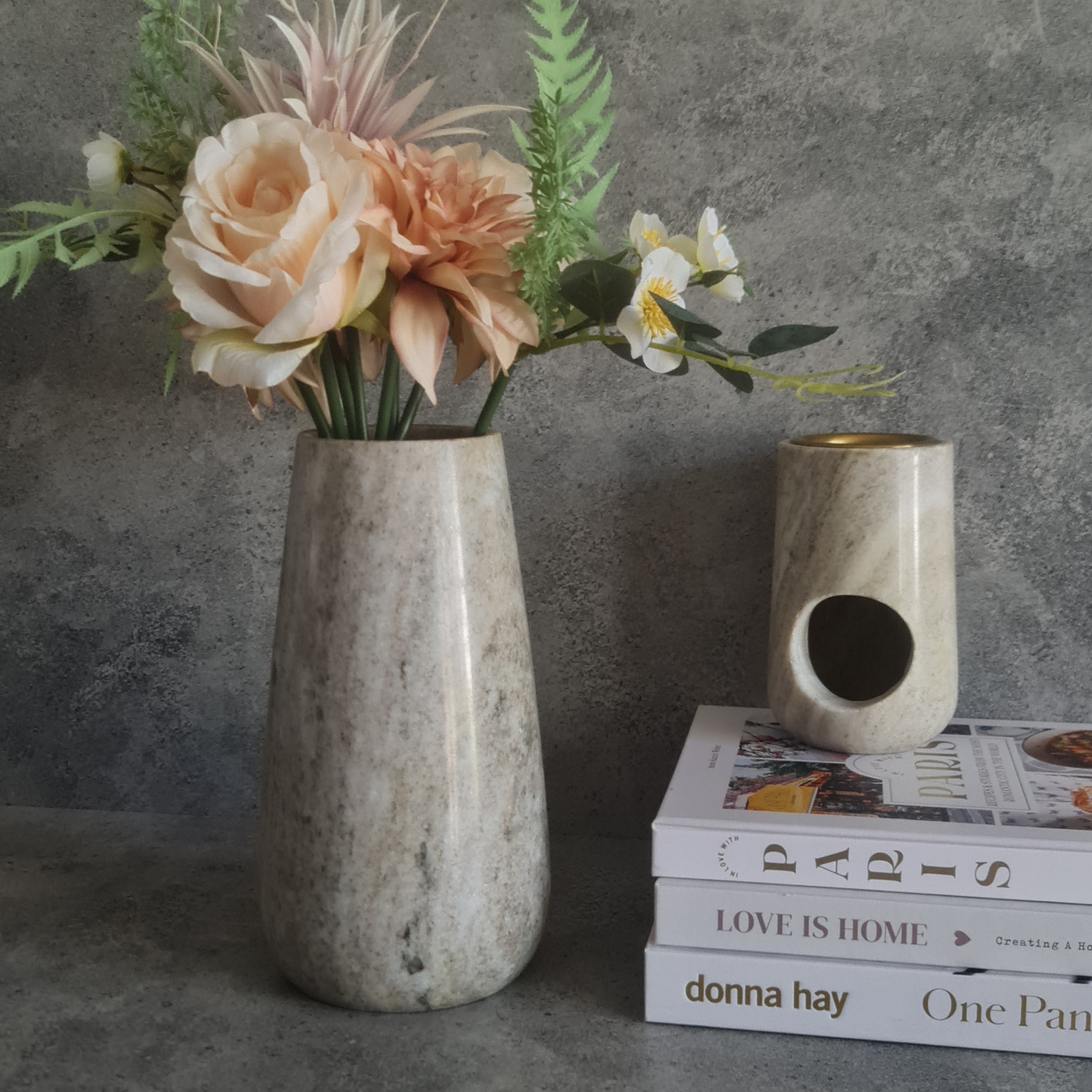 Marble Vase
Home decor
Decor piece
