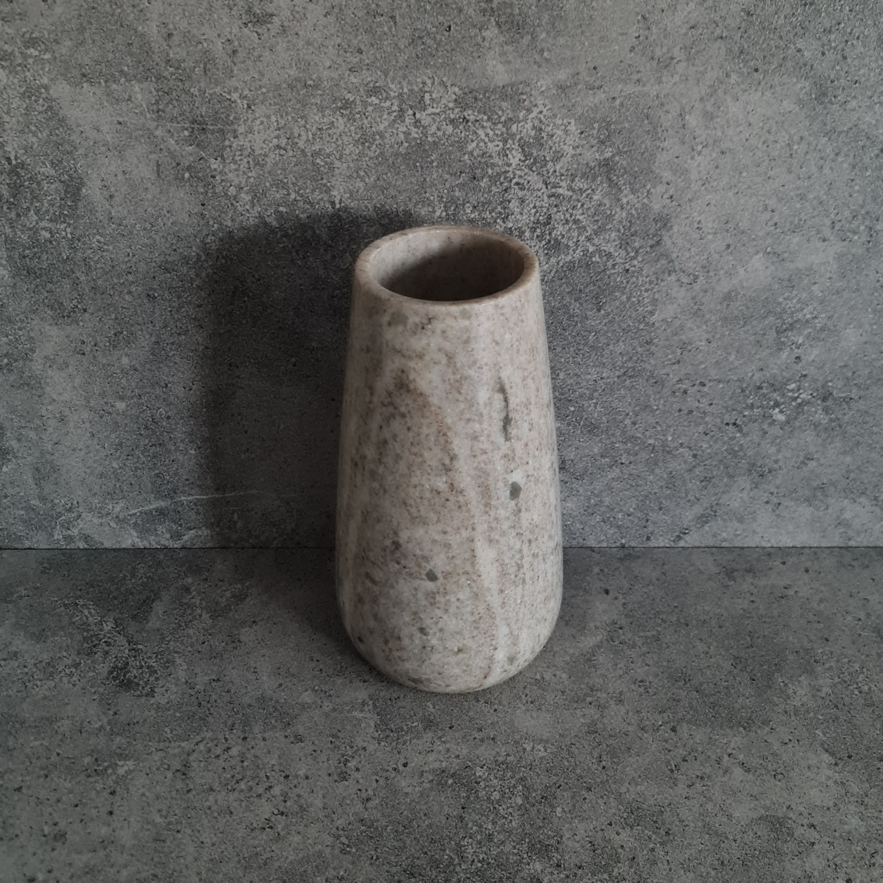 Marble Vase
Home decor
Decor piece 