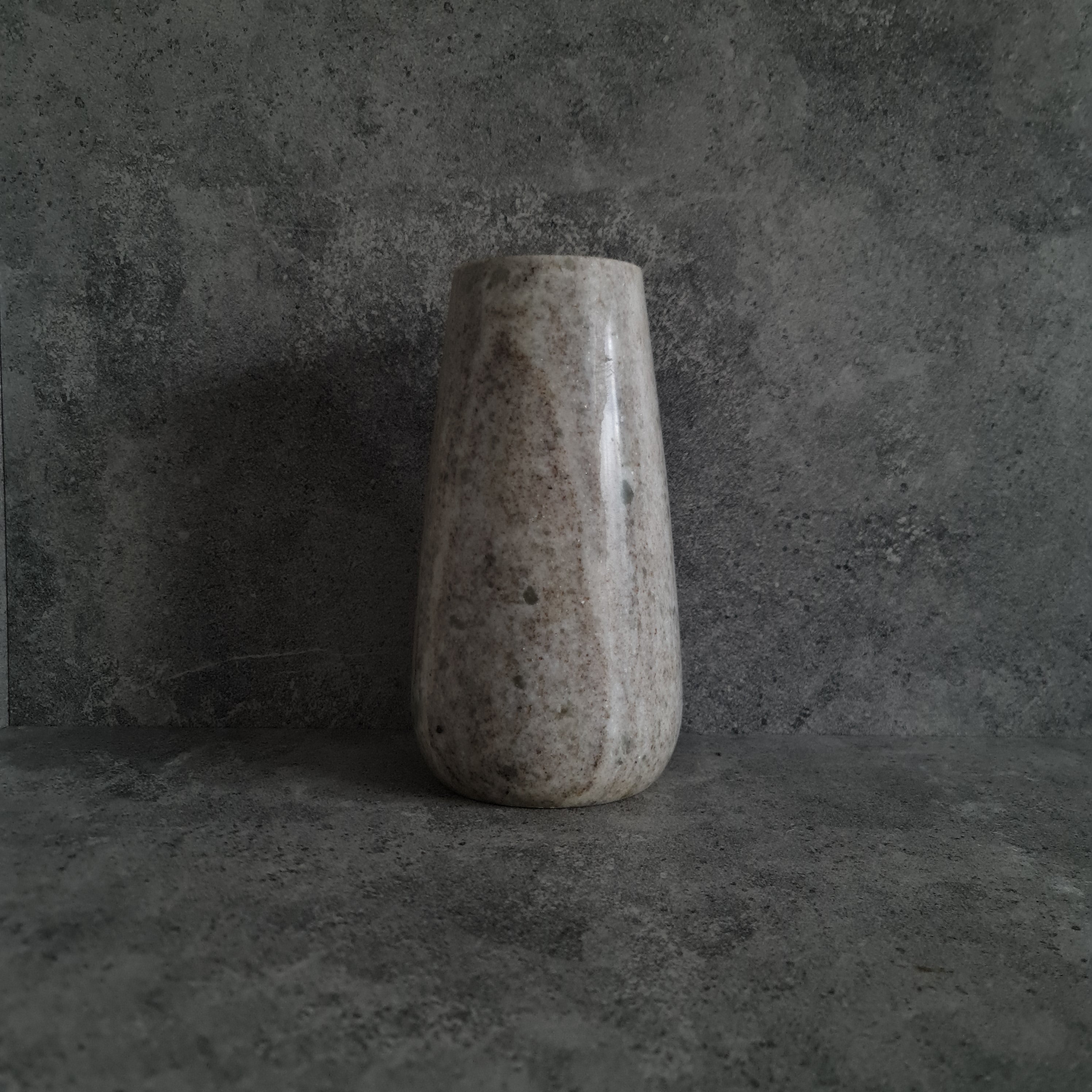 Marble Vase
Home decor
Decor piece 