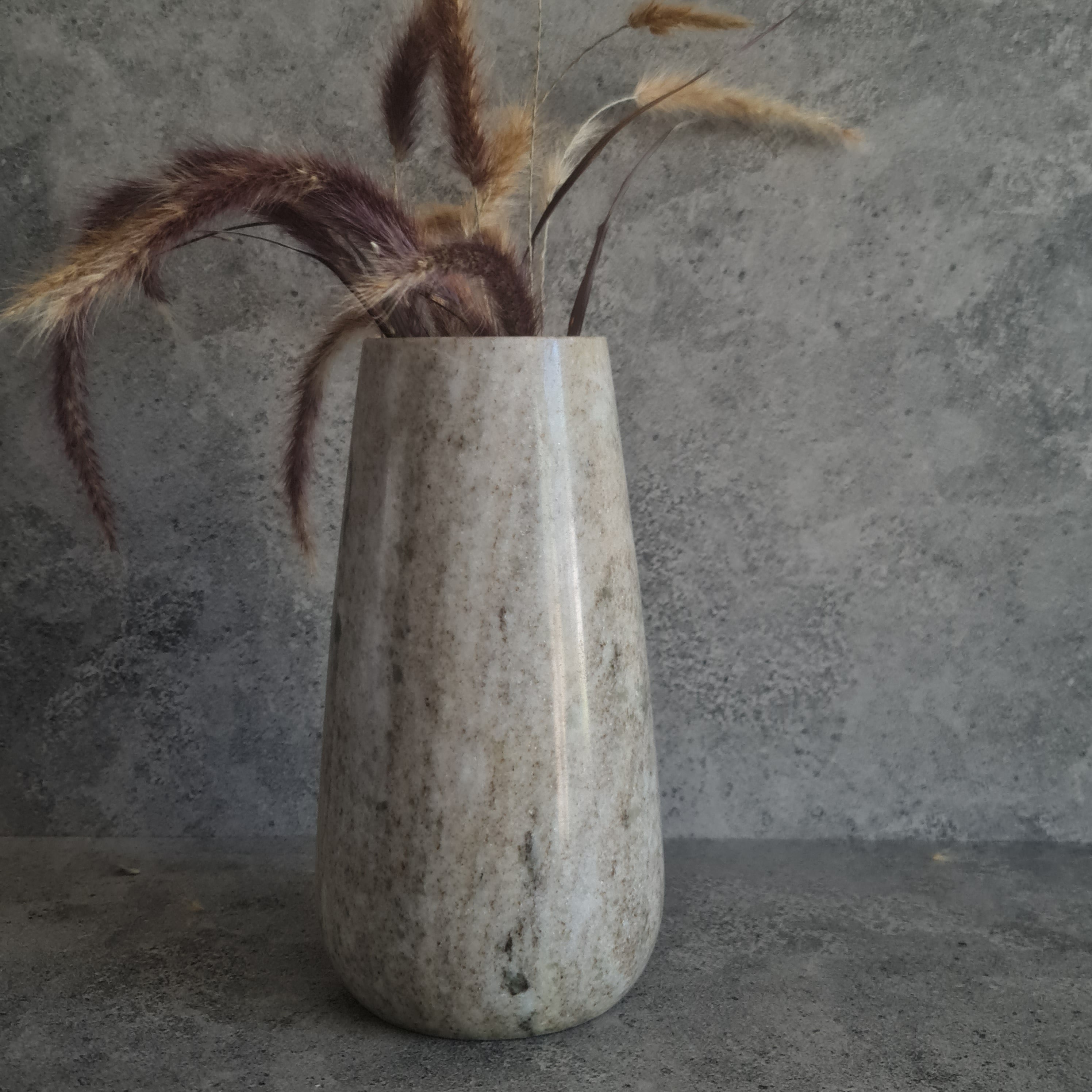 Marble Vase
Home decor
Decor piece 
